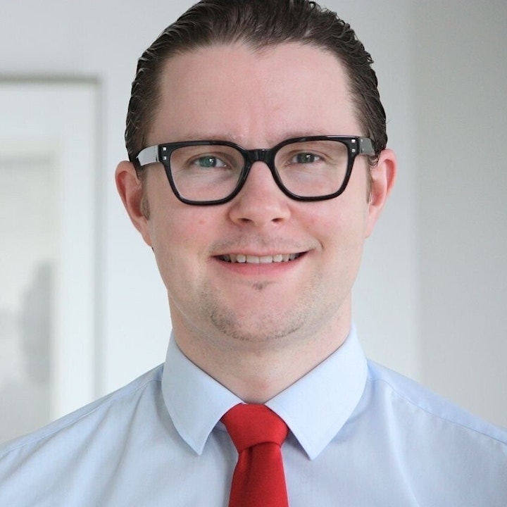 Kuvassa esiintyy Riku Louho